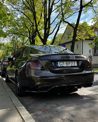 Mercedes-Benz Klasa E cena 210000 przebieg: 73000, rok produkcji 2017 z Warszawa małe 137